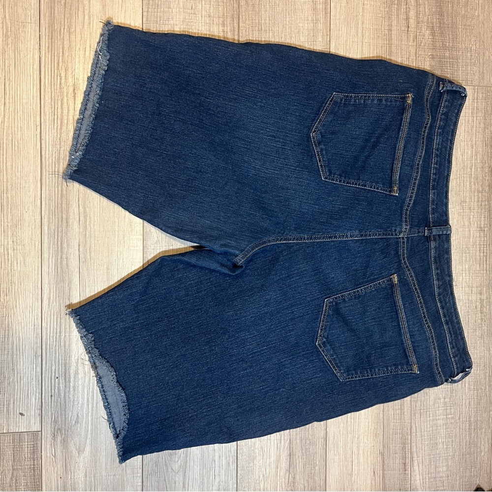 Style & Co Dark Denim Bermuda Shorts Women’s Size 18 Stretch Jean Short Vacation - Picture 7 of 9
